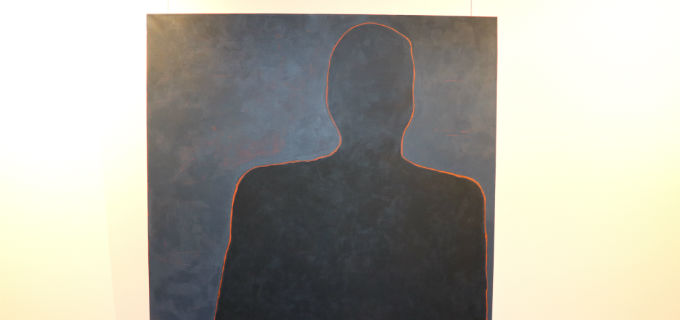 Konstverket Närvarande hot. En del av utställningen Mäns våld mot kvinnor.